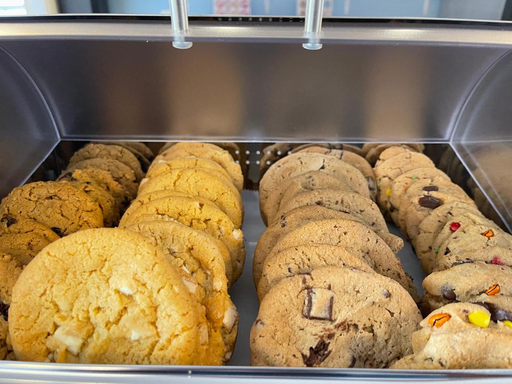 Inn New 2025-ocean Sands Boutique -sauna And Saltwater-mineral Pool Until 4am-free Bikes And Golf Carts For Famous Beach-50 Item Breakfast Buffet -pm Cookies And Popcorn -ultra Sparkling Certified-free Laundry -4 Grand Black Beds In R 4*