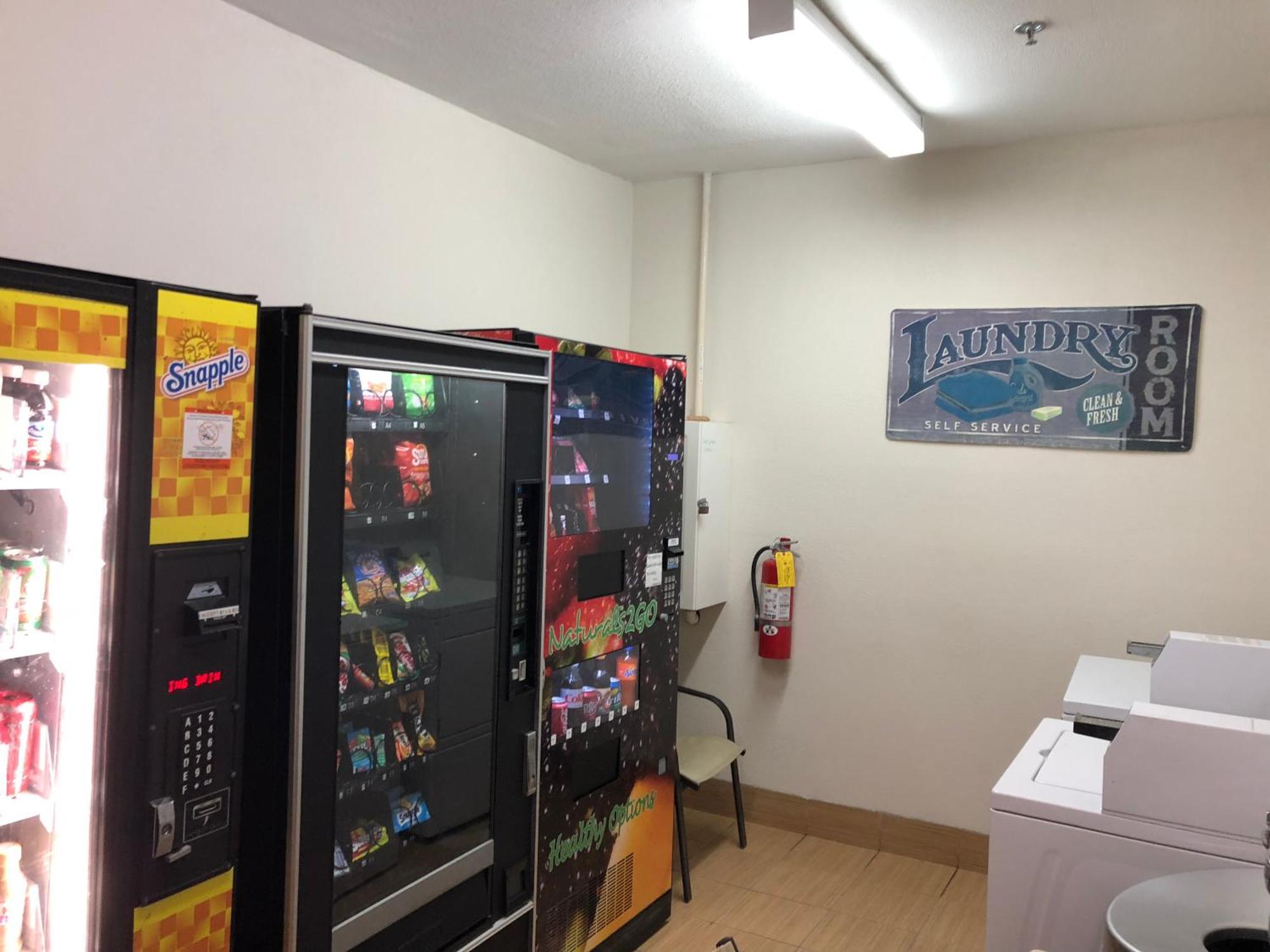 New 2025-ocean Sands Boutique -sauna And Saltwater-mineral Pool Until 4am-free Bikes And Golf Carts For Famous Beach-50 Item Breakfast Buffet -pm Cookies And Popcorn -ultra Sparkling Certified-free Laundry -4 Grand Black Beds In R Inn Kill Devil Hills